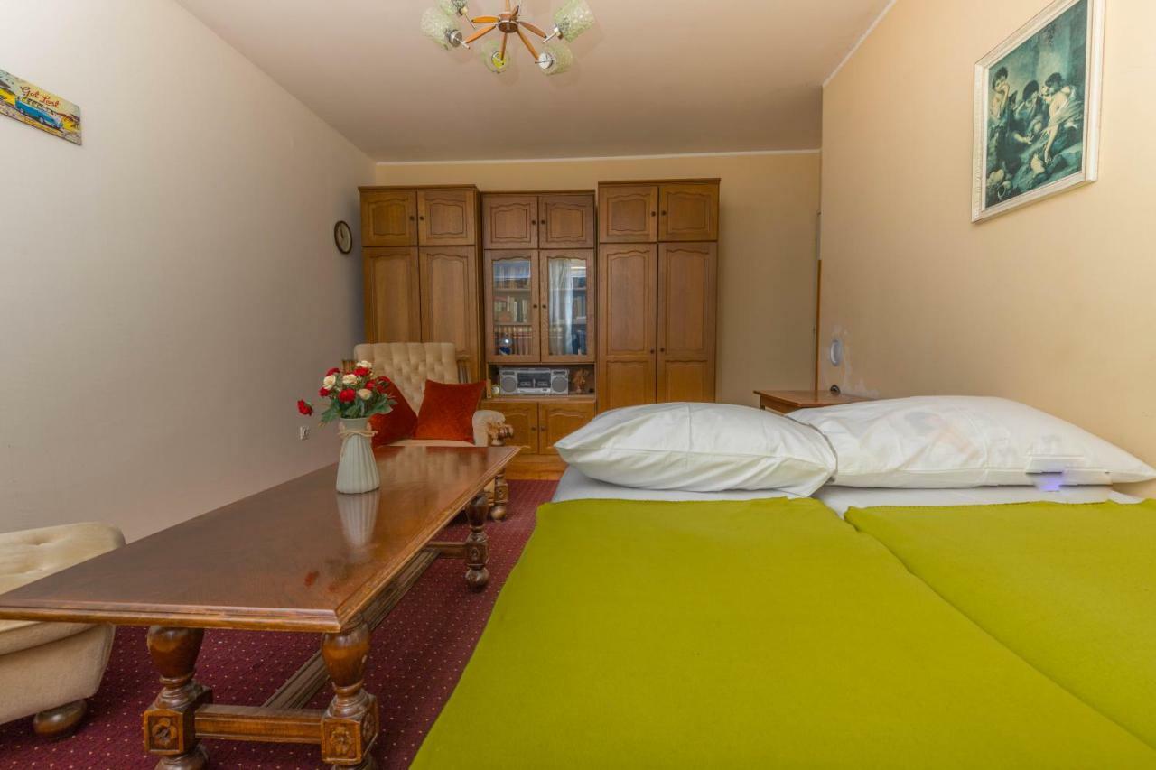 Apartment Center 茨里克韦尼察 外观 照片